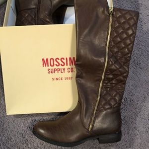 Brown flat boots. NWOT.